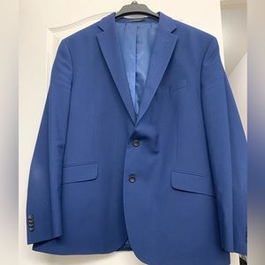 Men’s suit in navy blue selling jacket comes with matching pants.